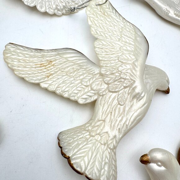 5 Pc Vintage White Opalescent Hard Plastic Turtle Dove Christmas Ornaments Vtg - Picture 9 of 10